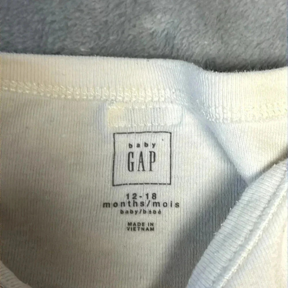 GAP - long sleeve winter design onesie top/shirt. Size 12-18 months - Picture 2 of 4